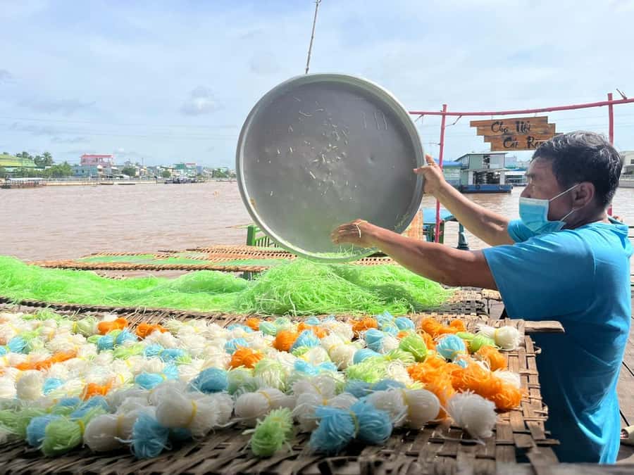 1 Day Mekong Tour: Cai Rang Floating Market & MyTho-Ben Tre - Learning Hu Tieu and pineapple on the river: the hands-on stops