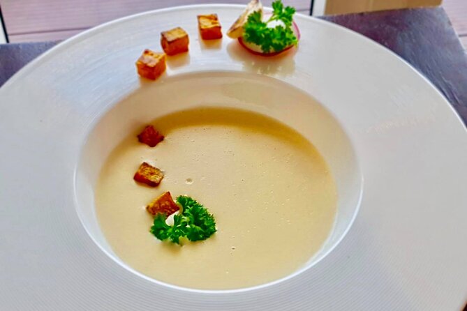 3 Hours Dinner With Luxury Princess Yacht On Sai Gon River - Dinner service plus live music: what the onboard experience feels like
