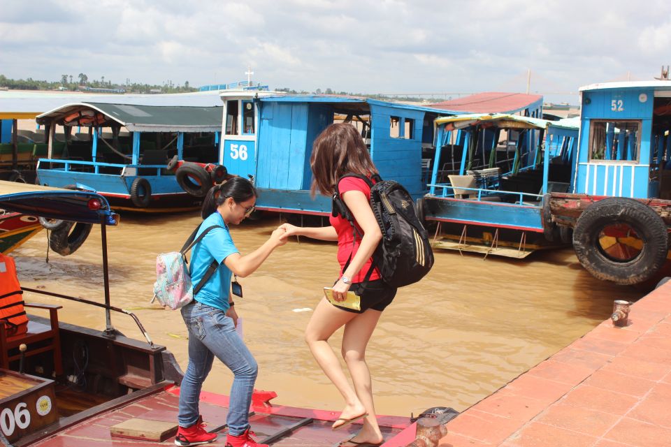 A Day Tour to Cu Chi Tunnels and Mekong Delta - Lunch at the Riverside: Giant Gourami and Mekong Comfort Food