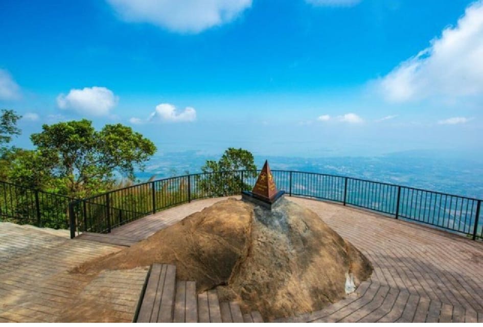 Black Virgin Moutain, Cu chi tunnels & Cao dai temple 1 day - Củ Chi Tunnels: Hands-On Wartime History (and a Very Real Dose of Claustrophobia)