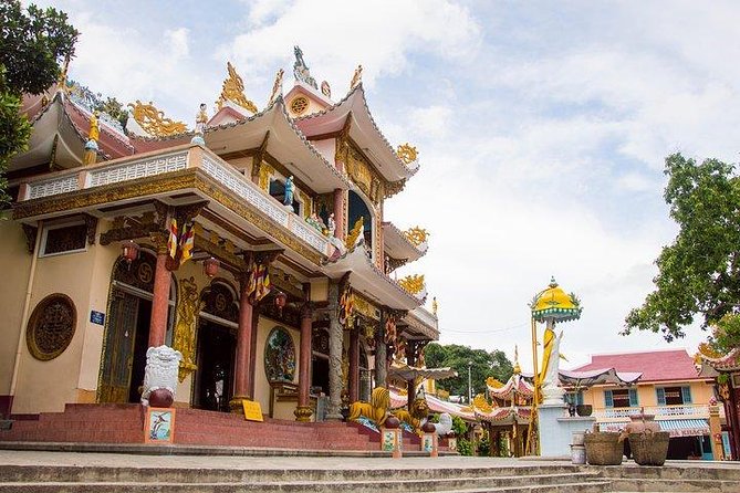 Cao Dai Temple And Black Lady Mountain Day Tour - Lunch before the mountain: why the timing matters