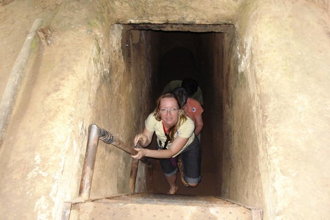 Cu Chi Tunnels and Cao Dai Temple private tour full day - Private Guide Value: When Luat or Viet Sets the Tone