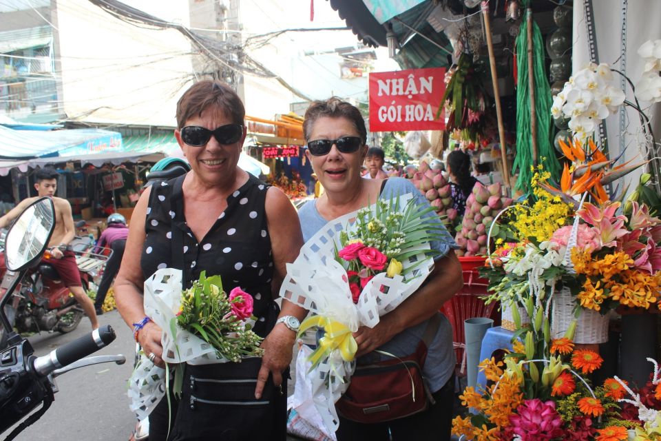 Cu Chi Tunnels and Saigon City Private Tour - Ben Thanh Market: Fruits, Snacks, and a Friendly Slice of Saigon