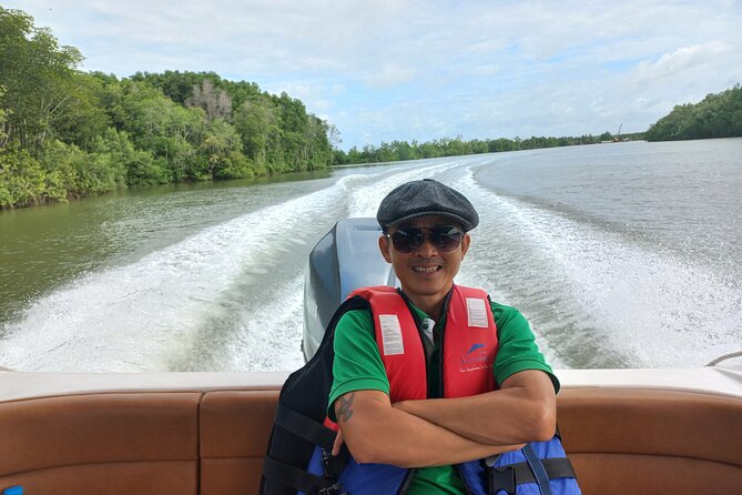 Cu Chi tunnels w 20 years of insider - Lunch and the return by minivan: how the rest of the day keeps flowing