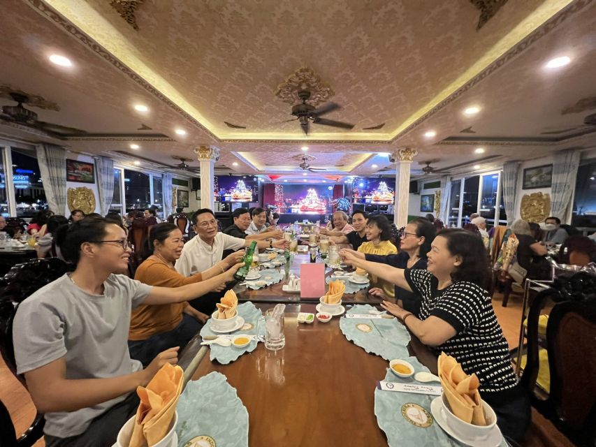 Deluxe Dining Cruise by DeluxeGroupTours - Dinner at sea level: how the buffet works in practice