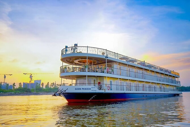 Dinner On Cruise In Ho Chi Minh City With Private Table - Guides and crew: where the evening can turn into something special