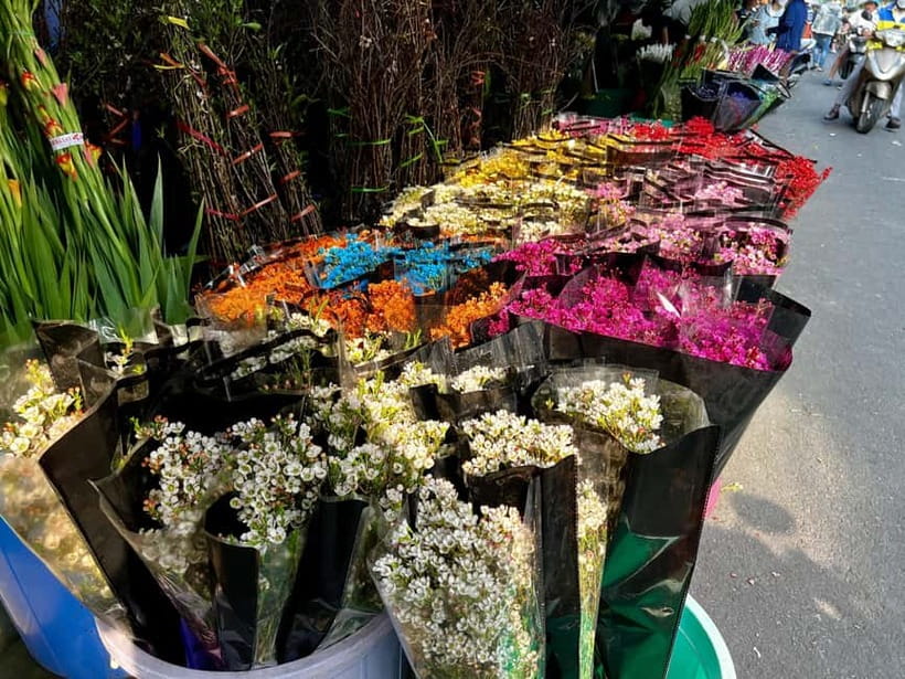 Free E-Sim Saigon Hidden Gems Tour with Local Guide - Starting at Ben Thanh Market West Gate: why this location works