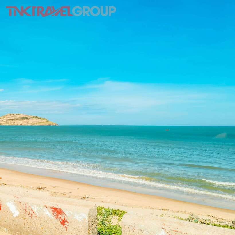 From Ho Chi Minh: Mui Ne Sand Dunes and Beach Day Tour - Mui Ne Beach Time: Cooling Off After the Drive