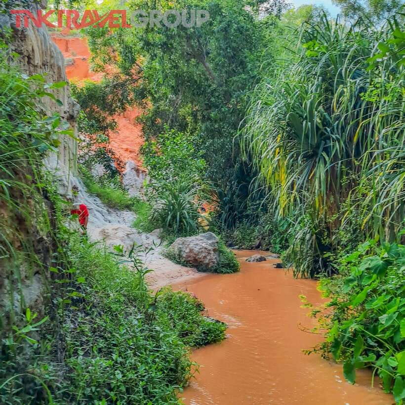 From Ho Chi Minh: Mui Ne Sand Dunes and Beach Day Tour - The Guide Factor: English Help That Changes the Whole Day
