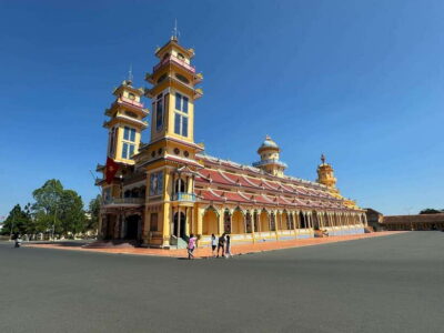 HCM: Cu Chi Tunnels, Cao Dai Temple, Black Virgin Mountain - Cao Dai Temple at noon: why this ceremony feels so different