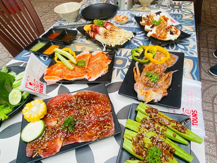 HCMC: A Taste of Vietnam Saigon Night Food Tour - Stop 4: Fresh wraps with 3 porks and 3 dipping sauces
