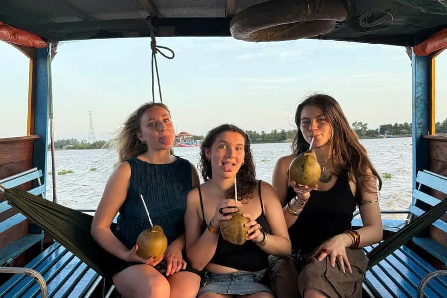 Ho Chi Minh: Adventurous Mekong Delta Full Day Tour - Vinh Trang Pagoda: Mixed Styles You Can Actually See