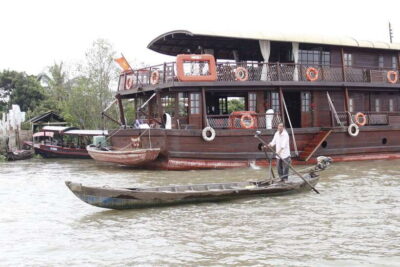 Ho Chi Minh: Cai Be-Mekong Delta Local Village Full Day Tour - Arriving by boat: canals, canals, and the sampan-style moment