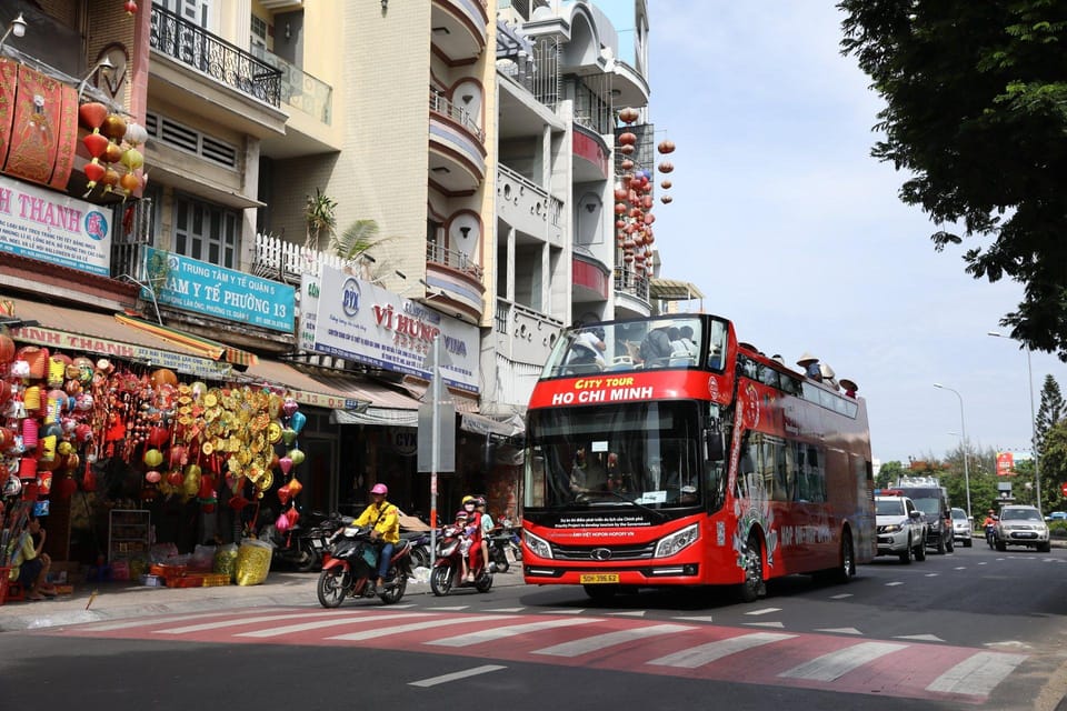 Ho Chi Minh City: 1 ROUND SAIGON-CHO LON CITY TOUR CHINATOWN - Getting comfortable: weather gear, water, and onboard Wi‑Fi