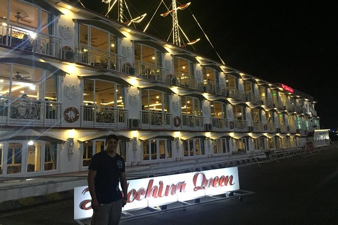 Ho Chi Minh City by Night - Dinner on River Junk - War Remnants Museum at night: photos you should be ready for