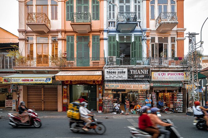Ho Chi Minh City: Chinatown Hidden Treasures – Free Walking Tour - Stop 3: Ba Thien Hau Temple, Cantonese builders, and the yin-yang roof