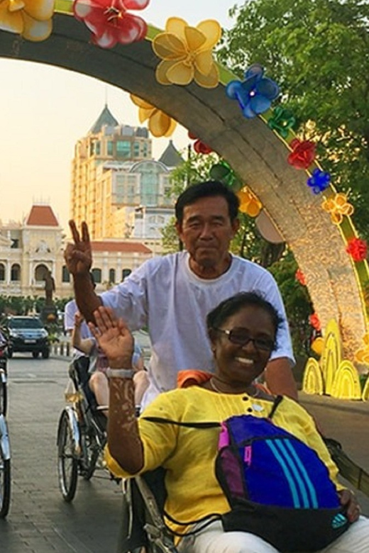 Ho Chi Minh City Cyclo Tour with English Speaking Guide - Old Market, Ben Thanh, and Tao Dan Park: the city you can taste