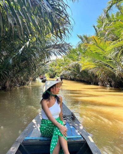 Ho Chi Minh City: Discover Mekong Delta & Coconut Village - Vinh Trang Pagoda: quiet beauty before the river ride