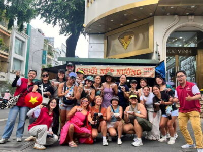 Ho Chi Minh City: Food Tastings & Sightseeings On Scooter - Meeting up near Phạm Ngù Lão and getting around smoothly