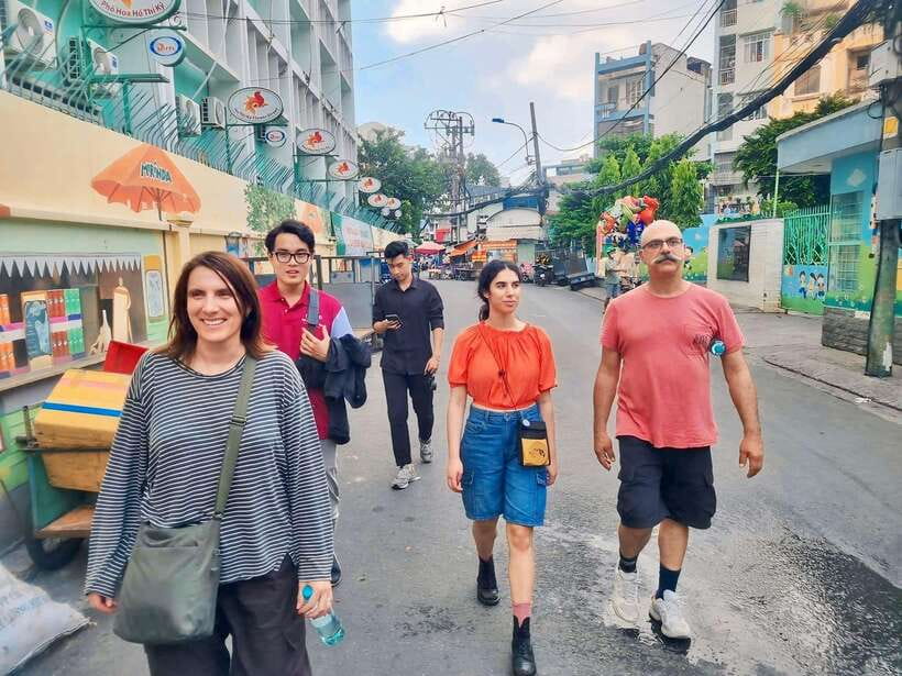 Ho Chi Minh City: Food Tastings & Sightseeings On Scooter - The 210-minute plan: how the evening usually unfolds