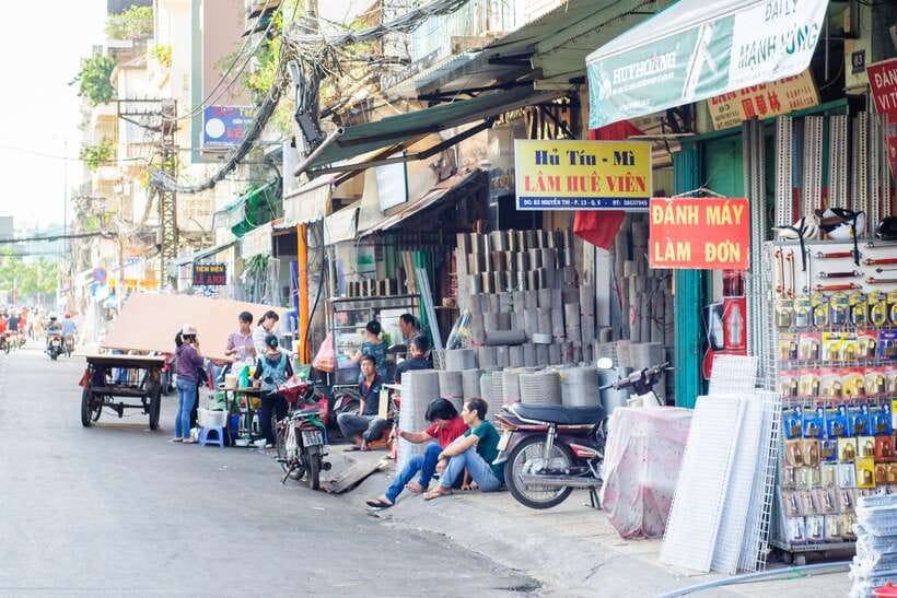Ho Chi Minh City: Half-day Cyclo Journey Through Chinatown - Bình Tây Market: French-built 1880s shopping in the biggest Chinatown district