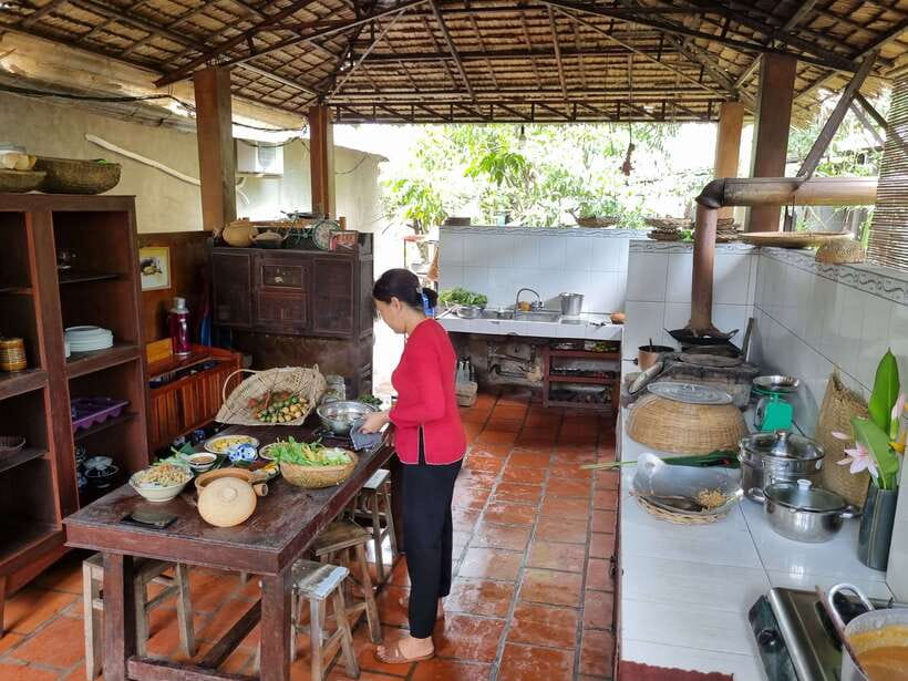 Ho Chi Minh City: Mekong Delta Day Trip with Lunch & Drinks - Crossing to island life: ferry moments and daily village scenes