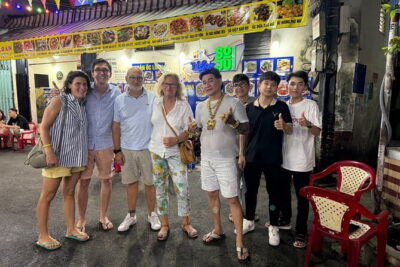 Ho Chi Minh City Private Tour with Young Local Female Guide - Independence Palace and other end-of-war landmarks