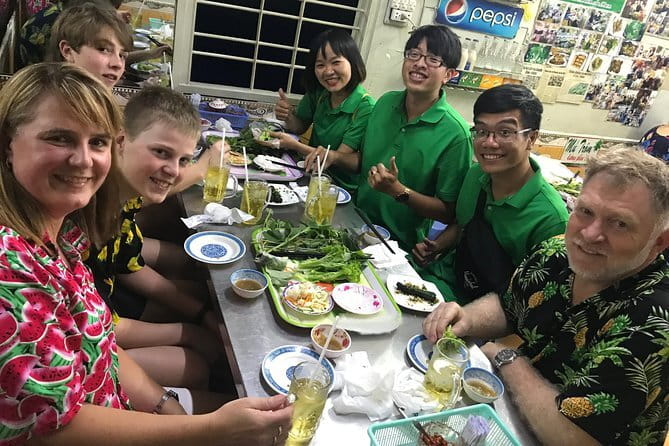 Ho Chi Minh City : Saigon Craft Beer & Local Food Tour By Scooter - Stop 3 at 120 Rạch Bùng Binh: street-side bites with craft pours