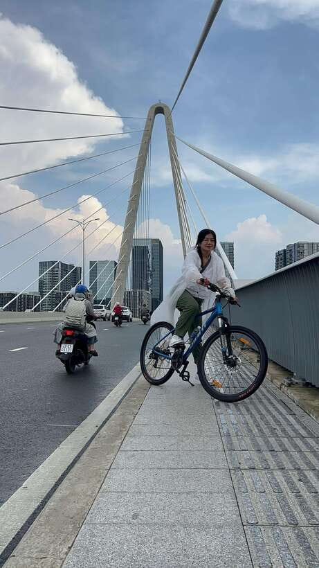 Ho Chi Minh City Sightseeing Cycling Private Tour By Bicycle - VIP dining options and the night tour shift to Bùi Viện