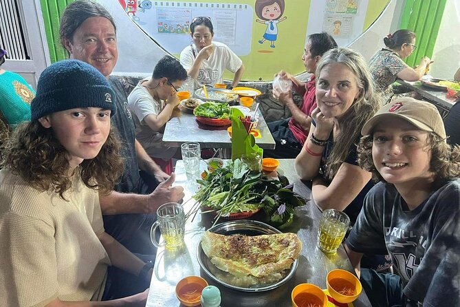 Ho Chi Minh City: Street Food & Sightseeing Tour with Local Guide - Stop 3: Ho Thi Ky Flower Market area and bánh tráng nướng