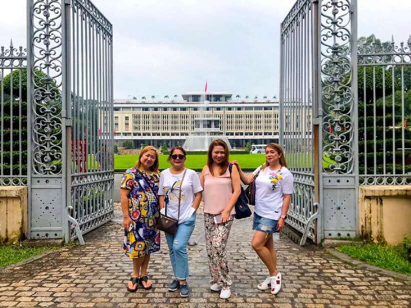 Ho Chi Minh City: Top Sightseeing Saigon Trip & History Tour - Cyclo Ride to Ben Thanh Market: Craft Shopping With a Story