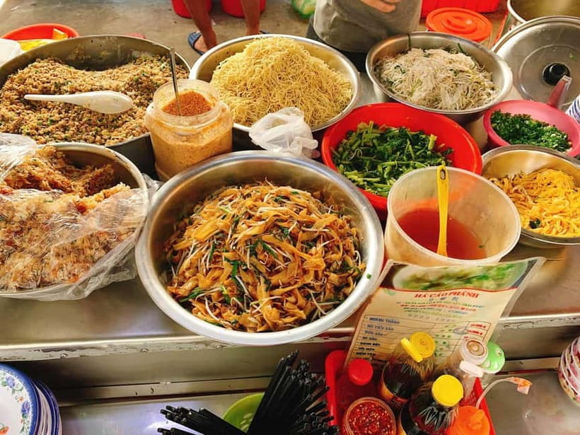 Ho Chi Minh City: Xom Cai Hidden Local Life Walking Tour - Meeting at Nhà hát Thành phố Hồ Chí Minh and your first hour on foot