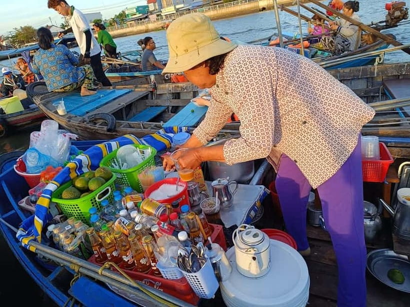 Ho Chi Minh: Group Cai Rang Floating Market 1 Day Tour - Hu Tieu Rice Vermicelli Workshop and Pineapple on the Boat