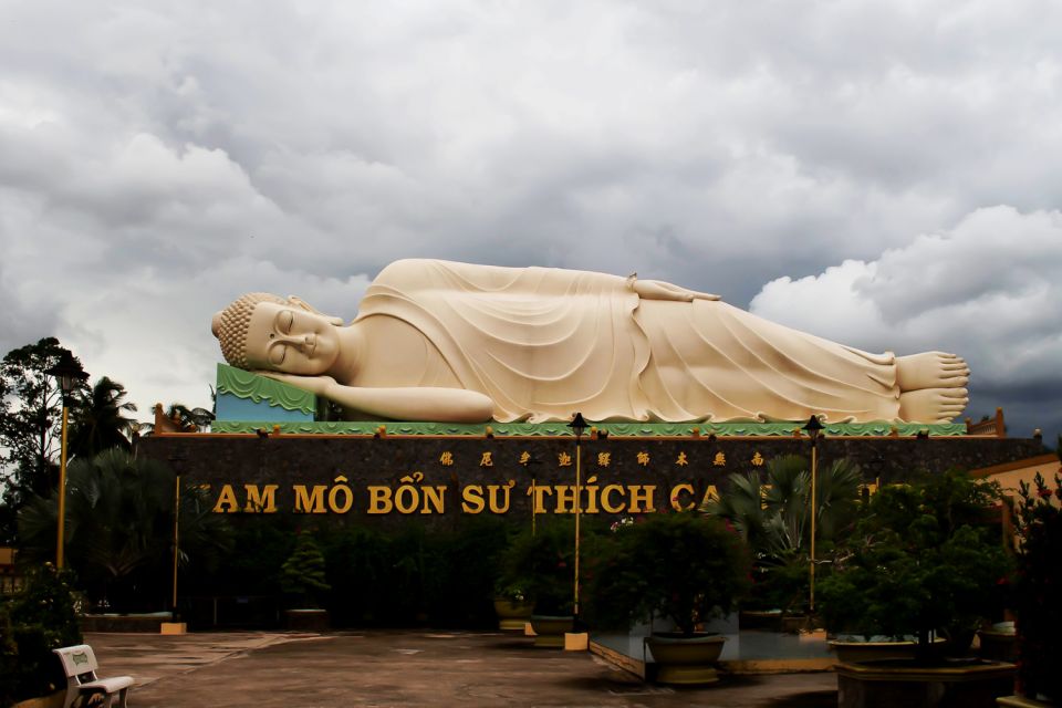 Ho Chi Minh: Mekong River Islands Private Excursion - Fruit, honey tea, and folk music: the cultural stops that also sell