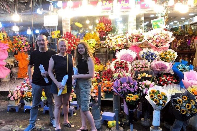 Ho Chi Minh Nightlife & Street Food Tour By Motorbike - Chợ Lớn Quận 5: phố Tау Sài Gòn for street snacks and photo moments