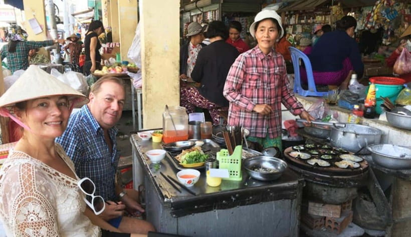 Ho Chi Minh: Tasty Vegan Food and local Beer by Motorbike - Night Saigon on a motorbike: what makes it work