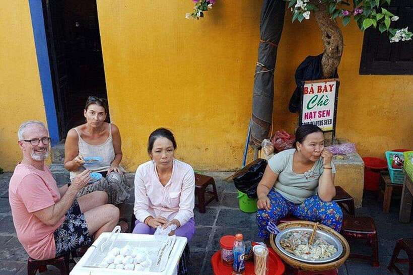 Ho Chi Minh: Tasty Vegan Food and local Beer by Motorbike - Beer break without losing the plot