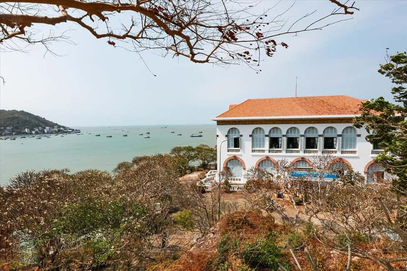 Ho Chi Minh: Vung Tau 1-Day Tour with Christ Statue & Lunch - White Palace (Bach Dinh): French colonial architecture with seaside storytelling