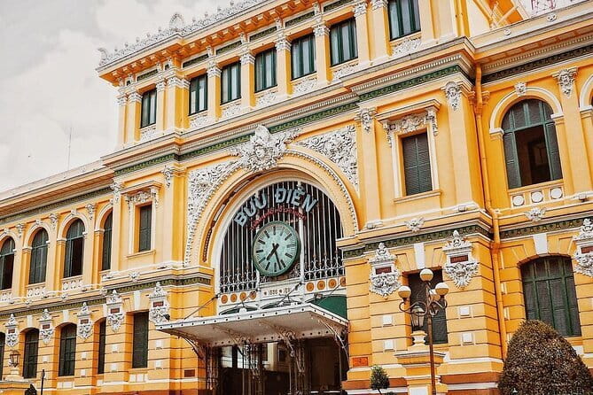 Jeep tour Sai Gon Private half day culture and history tour - District 1 icons: Independence Palace, Notre Dame Cathedral, Central Post Office