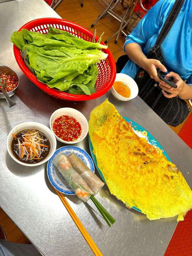 KISSTOUR | Motorbike Food Tour Female Drivers in Ho Chi Minh - Who should book this tour (and who should think twice)