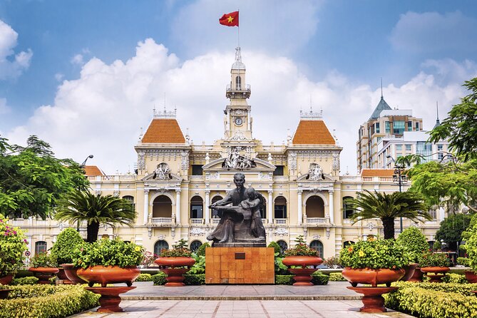 Layover Tour in Ho Chi Minh - Stop 6: Nguyen Hue Street and the grand hotel-and-city hall stretch