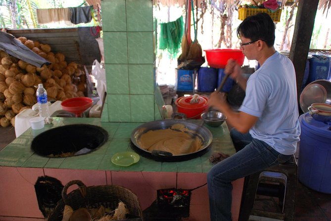 Mekong Delta Floating Market Luxury Group Tour - Food and drink: lunch that fits halal and vegan needs