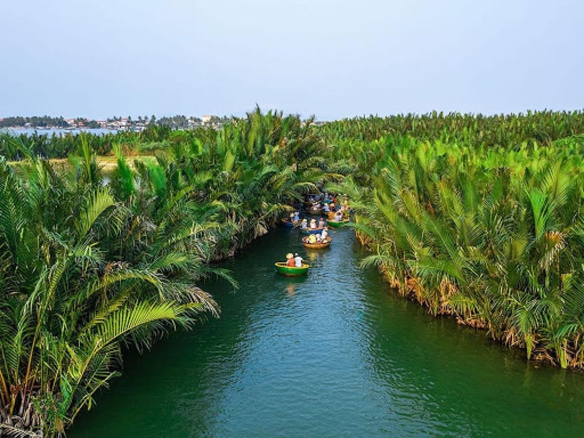 MeKong Delta Tour 1 Day - Rest stop and Vinh Trang Pagoda: a calm counterpoint