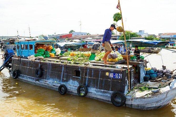 Mekong Delta Tour with Kayaking, Cycling and Cooking - Bee farm, honey harvesting, honey tea, and the sweet science