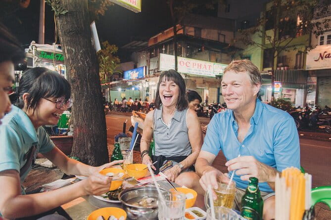 Night Food Tour in Saigon By Scooter - Stop 1: Nguyen Thien Thuat Apartment Buildings