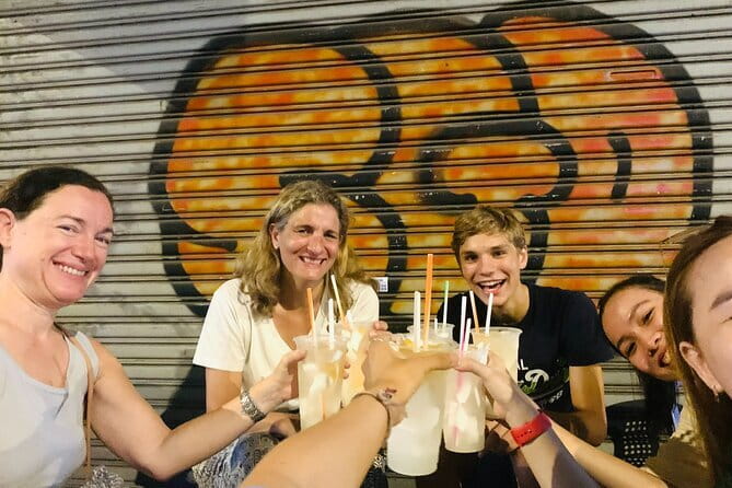 Night Food Tour in Saigon By Scooter - Guides make or break this night: what the reviews reveal