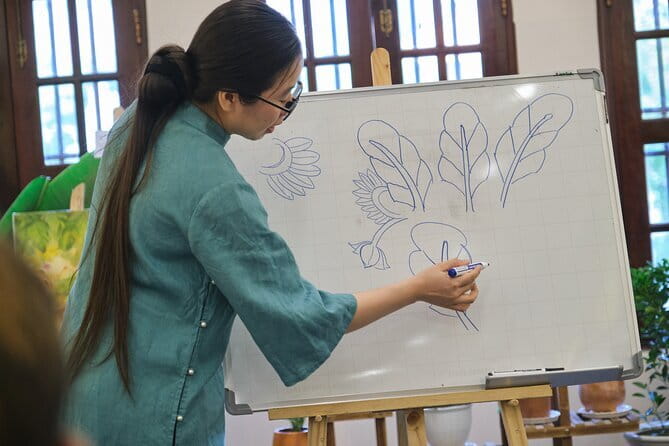 Paint & Personalize a Vietnamese Non La with B/S Art Studio topic - Learning Dong Ho paintings before you pick up the pen