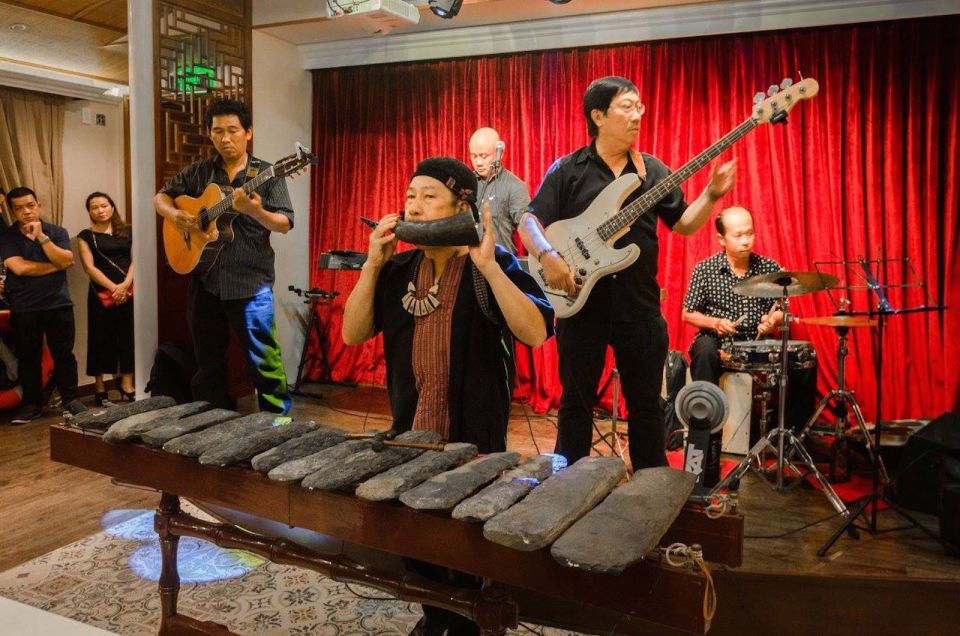 Private Jeep Tour Saigon by Night & Cruise Dinner with Music - How the 4-hour format really plays out