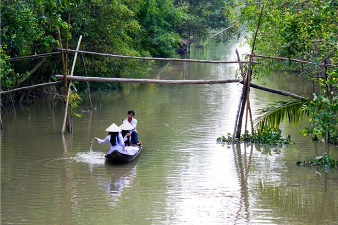 PRIVATE LUXURY Mekong Delta full day from HCM city - Culture house music: a short stop that adds real character