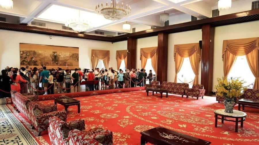 Private Saigon Highlights Tour by Car – Flexible Half Day - Notre-Dame Cathedral and Saigon Central Post Office: French icons with real context